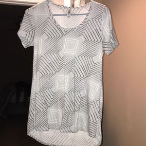 XS LuLaRoe gray patterned classic T